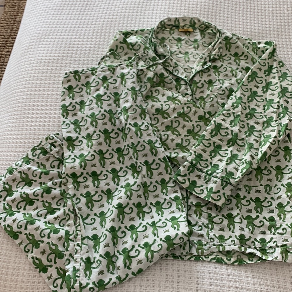 Roller rabbit green monkey button up with pockets pajama set medium